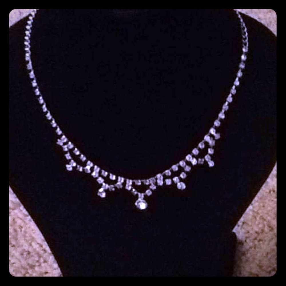 20/$20 VINTAGE NECKLACE